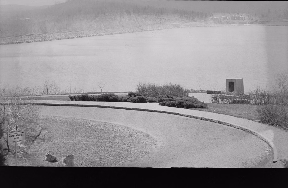 Black-and-white 1946 photo of the Winsor Memorial beside the road near the Administration Building